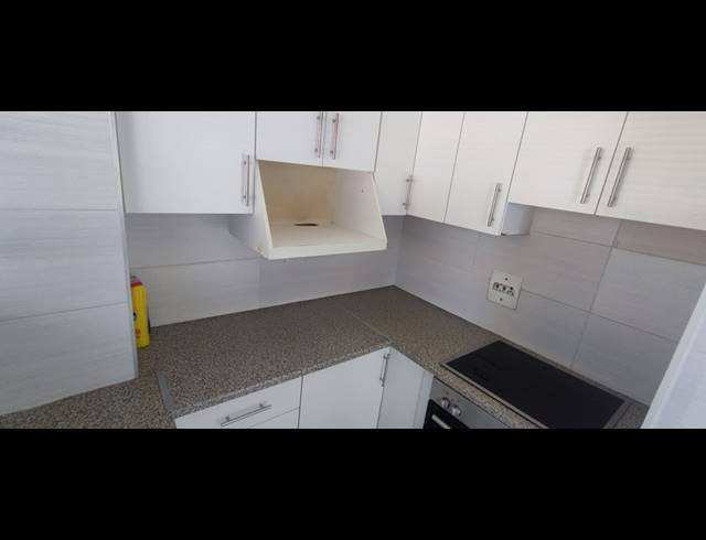 1 BEDROOM FLAT TO LET IN ESSENWOOD